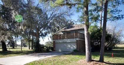 315 Twin Lakes Blvd W in West Columbia, TX - Building Photo - Building Photo