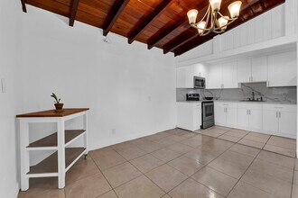 361 SE 6th Ave in Hialeah, FL - Foto de edificio - Building Photo