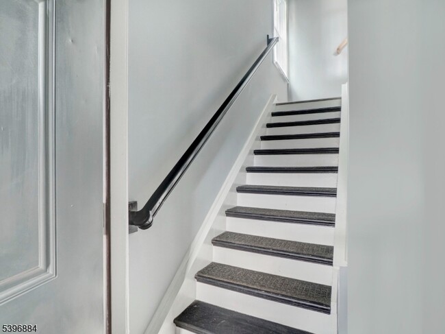 385 E Main St in Somerville, NJ - Building Photo - Building Photo