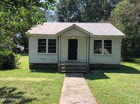 213 Van Voris St in Batesville, MS - Building Photo