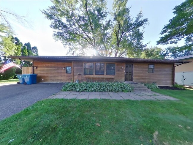 1543 8th St SE