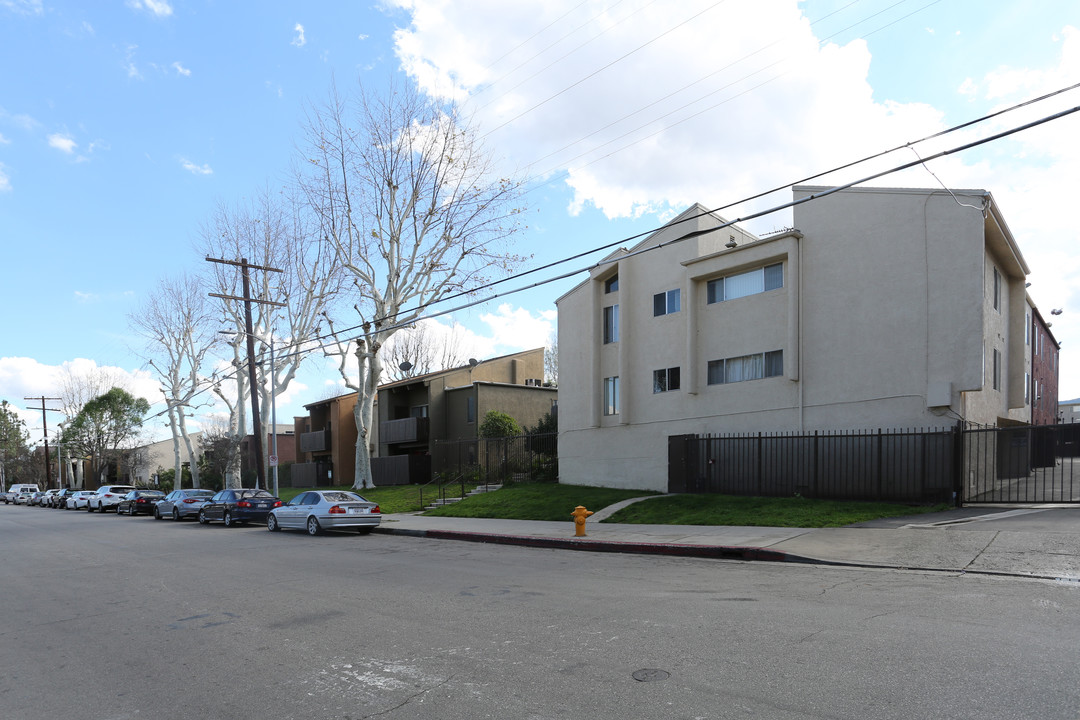 Tara Village in Tarzana, CA - Building Photo