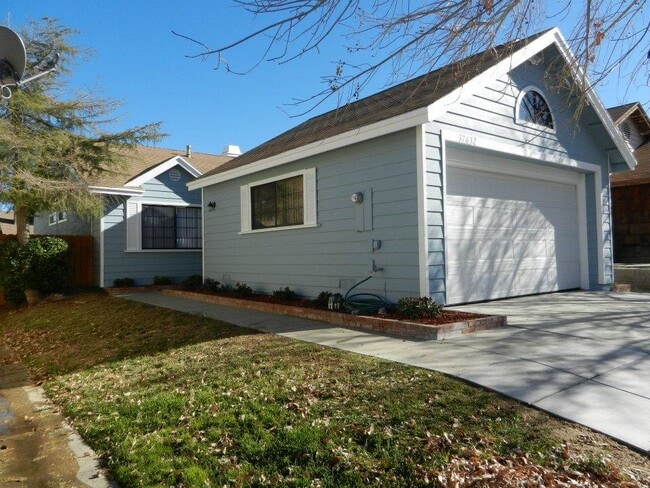 37632 13th St E in Palmdale, CA - Building Photo - Building Photo