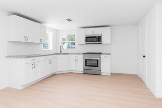 16016 Green Manor Dr, Unit A in Humble, TX - Foto de edificio - Building Photo