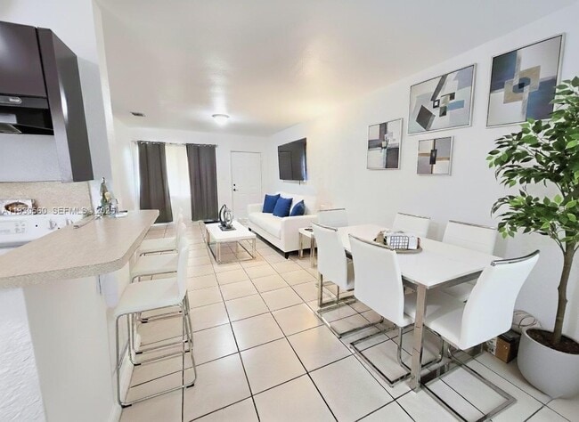 3041 NW 52nd St in Miami, FL - Building Photo - Building Photo