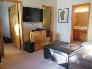 11756 St Bernard Dr in Truckee, CA - Building Photo - Building Photo