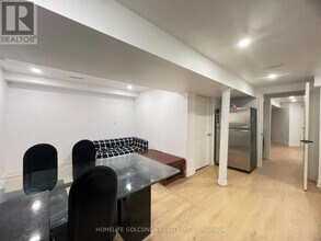 5404 Heritage Hills Blvd in Mississauga, ON - Building Photo - Building Photo