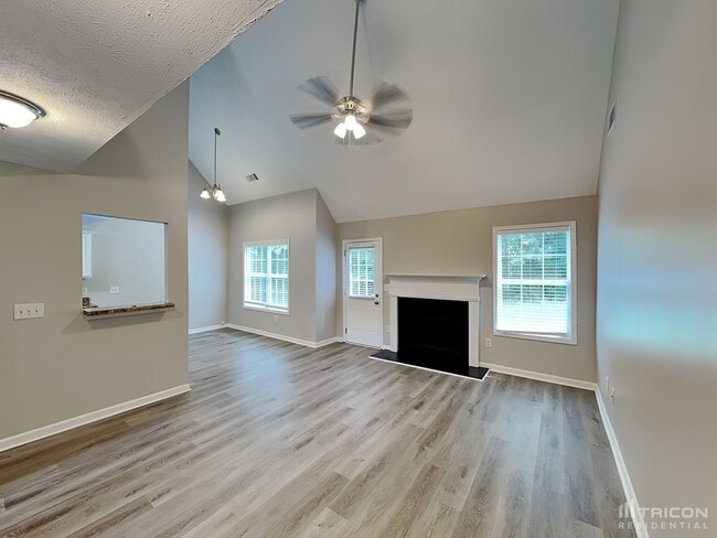 350 Valley View Dr in Fairburn, GA - Building Photo - Building Photo