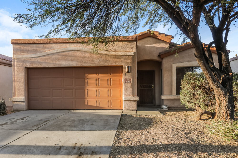 123 E Corte Rancho Colina in Sahuarita, AZ - Building Photo