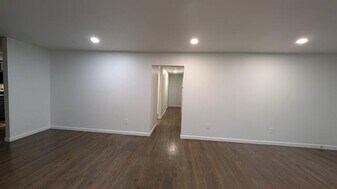 1406 Eastus Dr in Dallas, TX - Building Photo