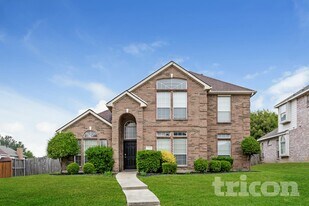 1533 Mill Creek Dr in Desoto, TX - Building Photo