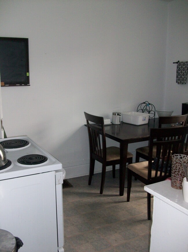 250 Mcdonnel St in Peterborough, ON - Building Photo - Building Photo