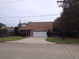 9280 Manion Dr. in Beaumont, TX - Building Photo