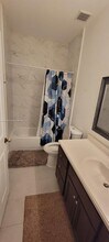 1022 NE 208th St in Miami, FL - Foto de edificio - Building Photo
