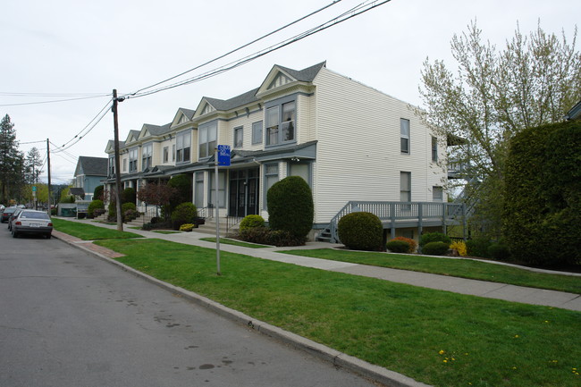 Riverfront Apartments in Spokane, WA - Building Photo - Building Photo