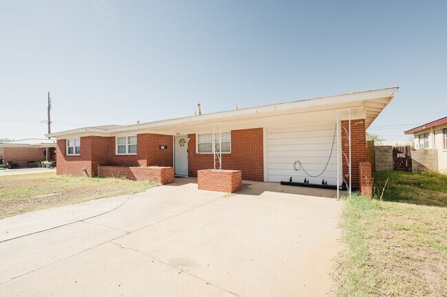 2309 Nabors Ln in Odessa, TX - Building Photo - Building Photo