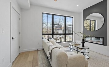 130 5th St, Unit 4 in Cambridge, MA - Building Photo - Building Photo