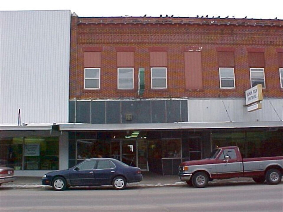 18 S Frederick Ave-Unit -Ste A in Oelwein, IA - Building Photo