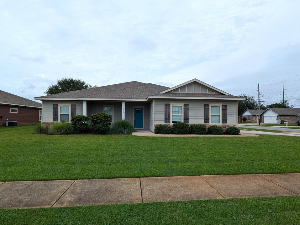 2217 Peachwood Ct in Navarre, FL - Building Photo