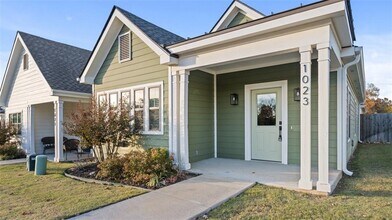 1023 NE Hts Ln in Bentonville, AR - Building Photo - Building Photo