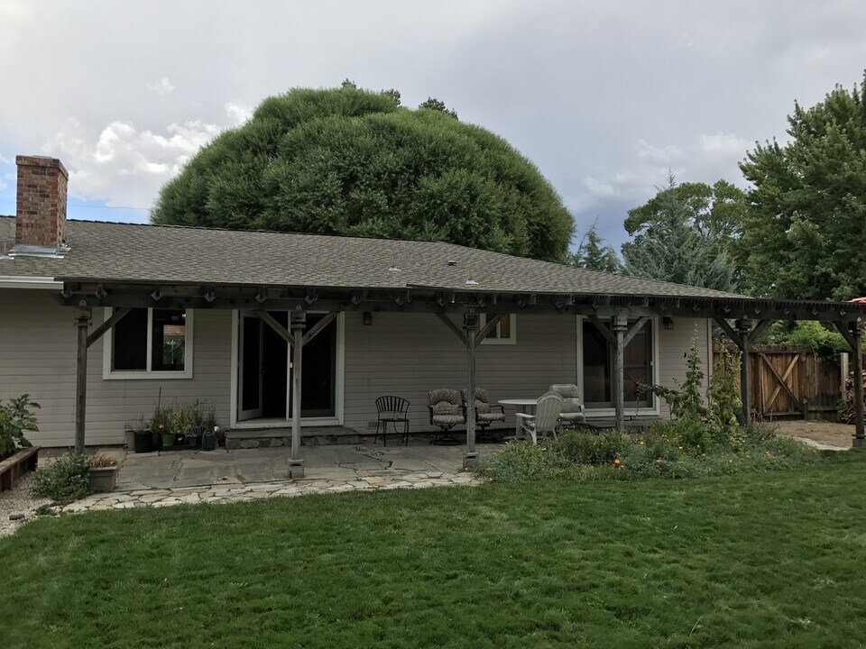 1668 County Rd in Minden, NV - Building Photo