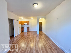 1700 N Humboldt Blvd, Unit S in Chicago, IL - Foto de edificio - Building Photo