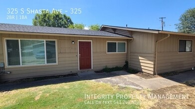 325 S Shasta Ave in Eagle Point, OR - Building Photo - Building Photo