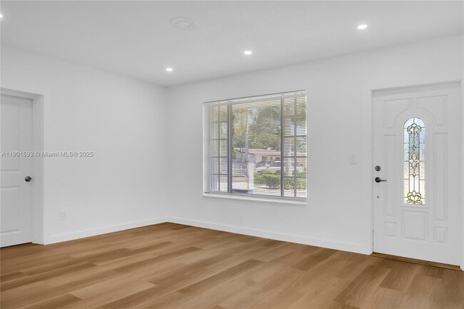 4900 SW 106th Ave in Miami, FL - Building Photo - Building Photo