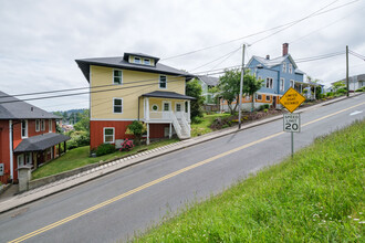 640 8th St in Astoria, OR - Building Photo - Building Photo