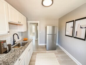 4358 Shamrock Ave, Unit 4358 Shamrock Ave - 1 Bedroom in Baltimore, MD - Foto de edificio - Building Photo