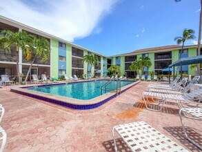 7785 Estero Blvd in Fort Myers Beach, FL - Foto de edificio - Building Photo