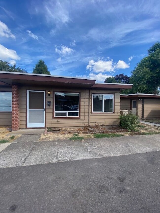 152 E Milton St in Lebanon, OR - Building Photo - Building Photo