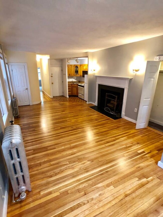 82 Phillips St, Unit 5 in Boston, MA - Foto de edificio - Building Photo