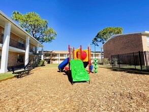 Colony House in Fort Walton Beach, FL - Building Photo - Building Photo