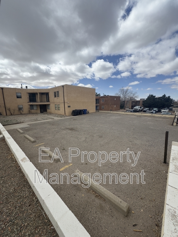 12304 Candelaria Rd NE in Albuquerque, NM - Foto de edificio - Building Photo