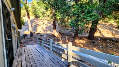 23094 Cedar Way in Crestline, CA - Building Photo - Building Photo
