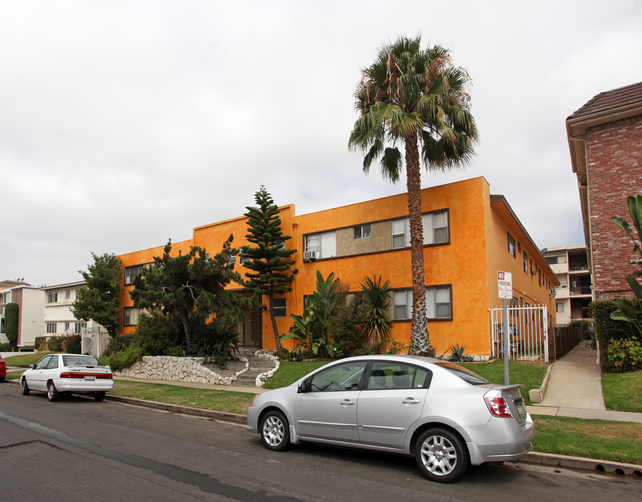 11829 Kiowa Ave in Los Angeles, CA - Foto de edificio