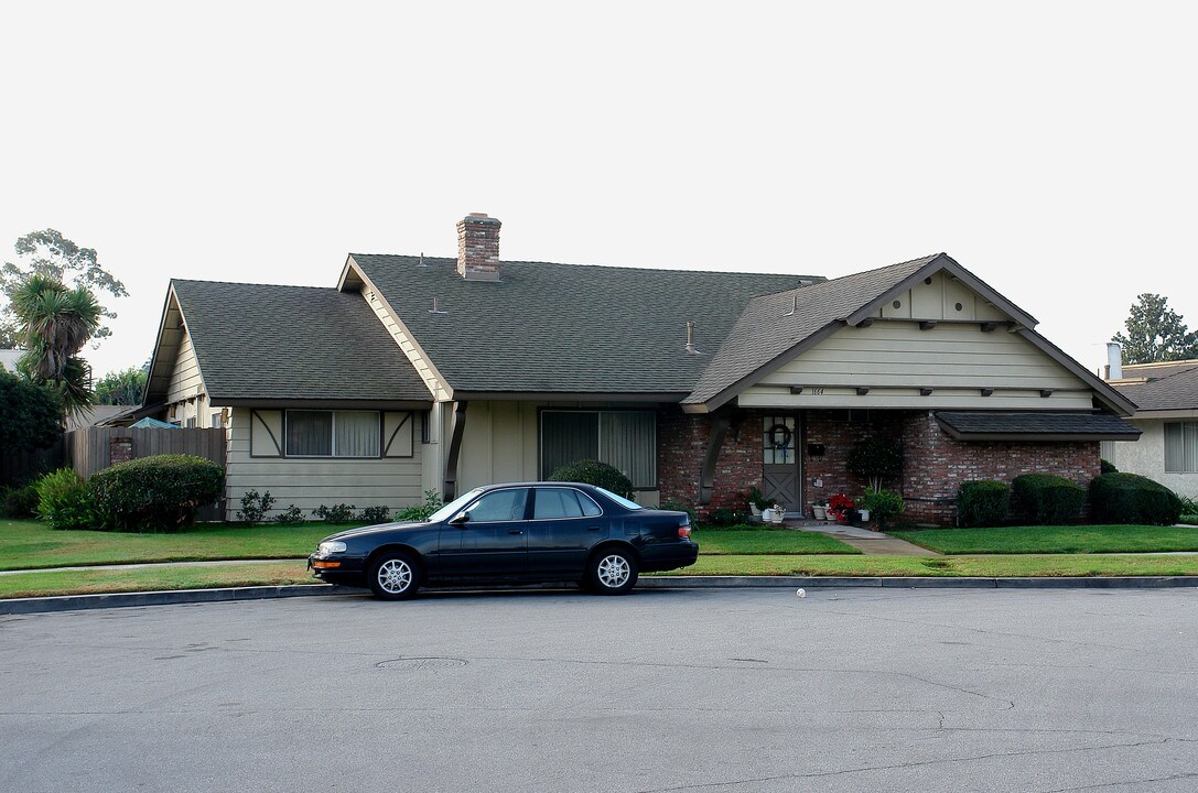 1664 W Cindy Ln in Anaheim, CA - Building Photo