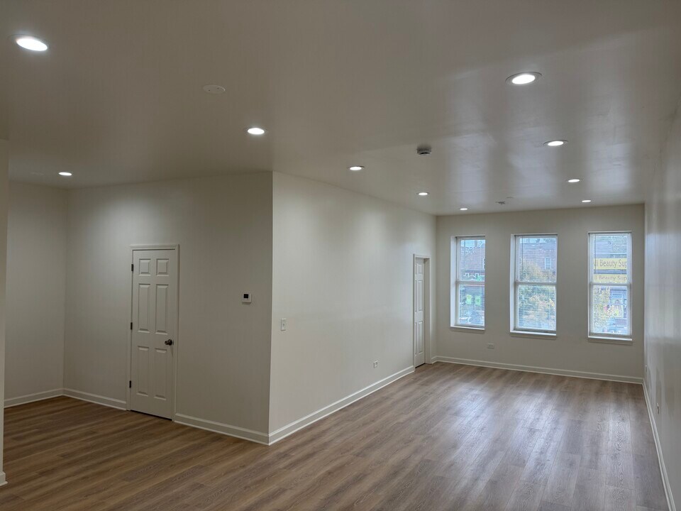 3840 W Roosevelt Rd, Unit 101 in Chicago, IL - Building Photo