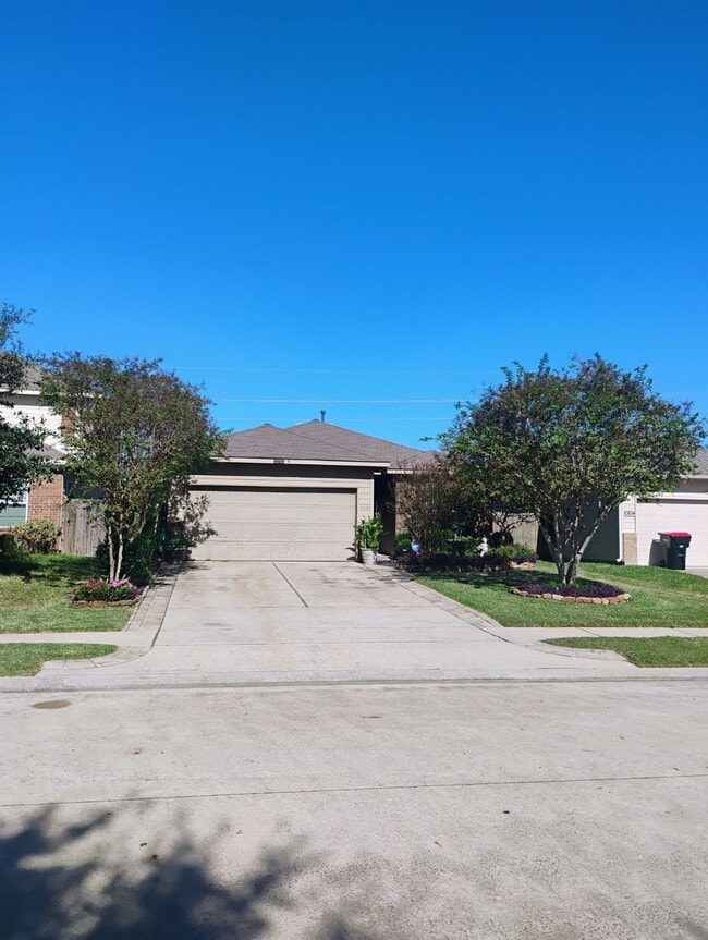 10838 Harston Dr in Tomball, TX - Building Photo - Building Photo
