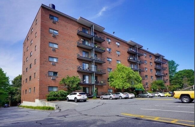 1321 Worcester Rd, Unit 603 in Framingham, MA - Building Photo - Building Photo