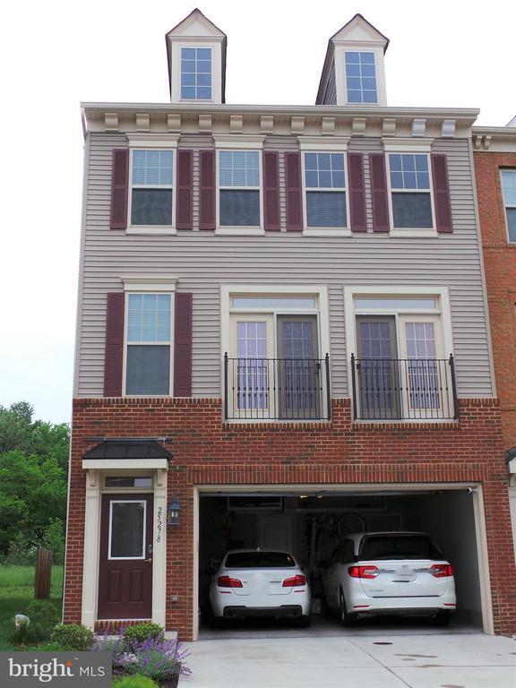 25278 Arrowroot Terrace in Chantilly, VA - Foto de edificio - Building Photo