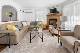 27 Summit Blvd in Westhampton, NY - Building Photo - Building Photo