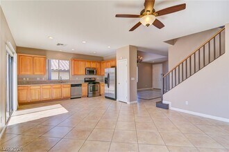 6435 Strongbow Dr in Las Vegas, NV - Building Photo - Building Photo