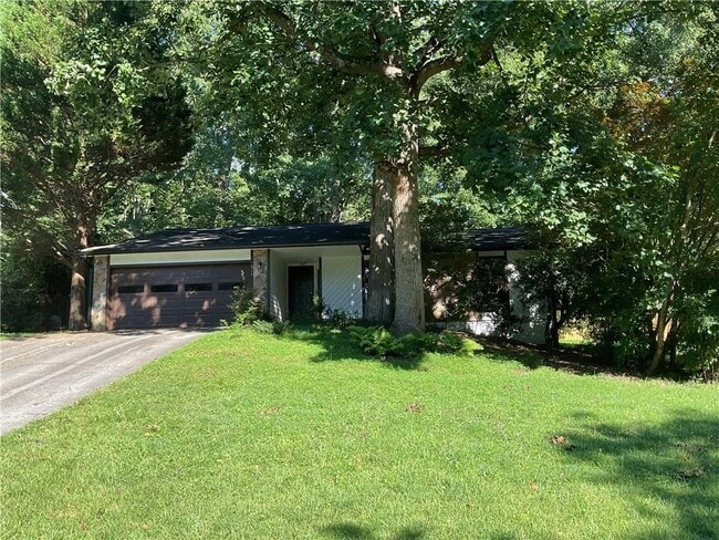 property at 215 Lakeland Ct