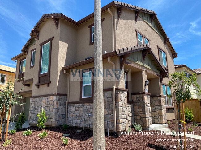 property at 700 Lincolnshire Cir