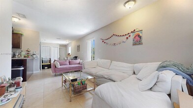3556 SW 26th St in Miami, FL - Building Photo - Building Photo