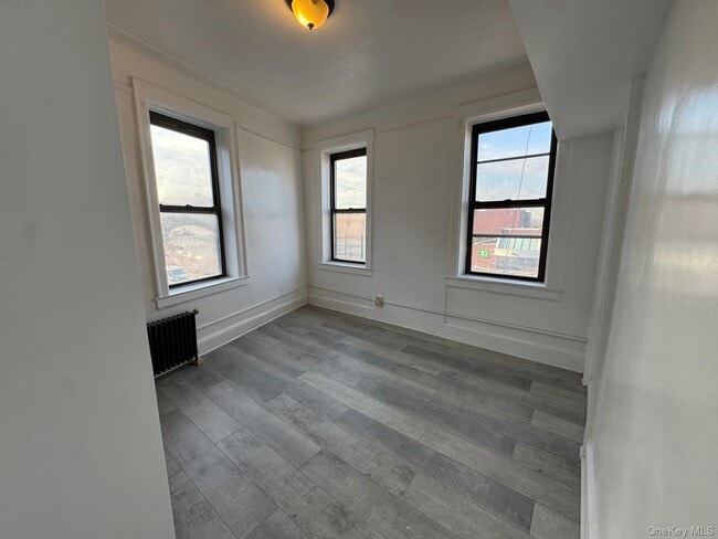 33-07 Junction Blvd in Queens, NY - Building Photo - Building Photo