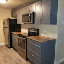 9917 Holly Dr in Everett, WA - Foto de edificio - Building Photo