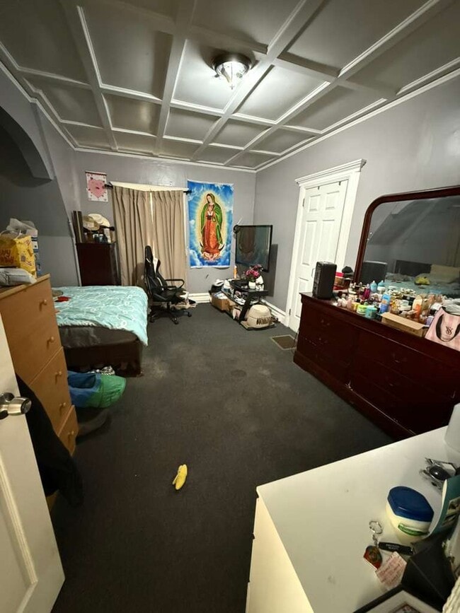 681 E 28th St in Paterson, NJ - Foto de edificio - Building Photo